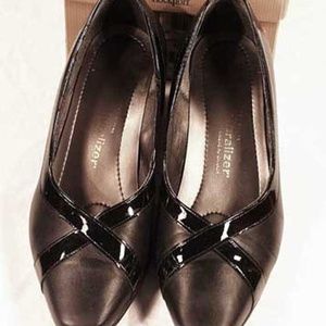 PUMPS, PATENT CROSSOVERS ON UPPERS, Sz 8B, BLACK, MADE IN CANADA, HEEL 2 inches,